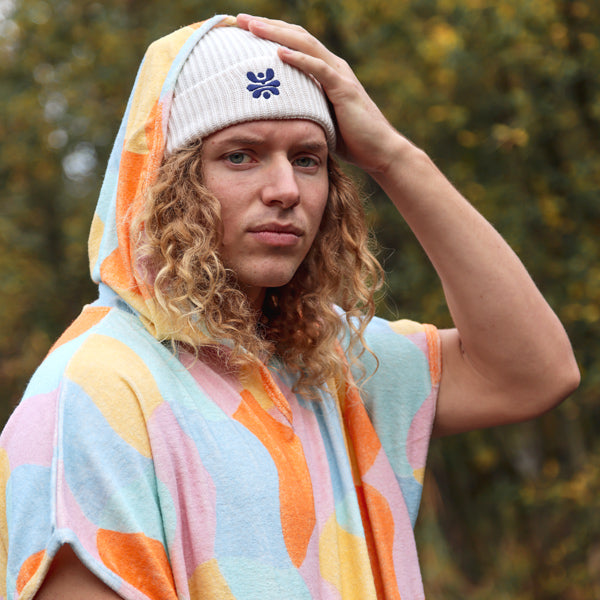 KOHO-PONCHO-MÜTZE beim Eisbaden