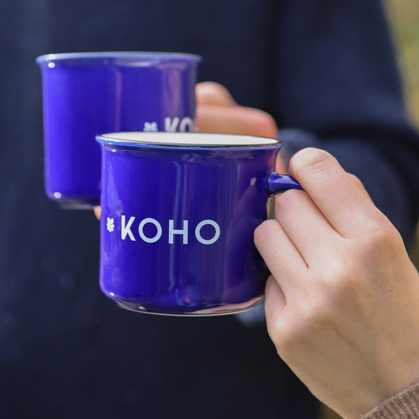 KOHO-Keramik-Tasse Blau anstoßen